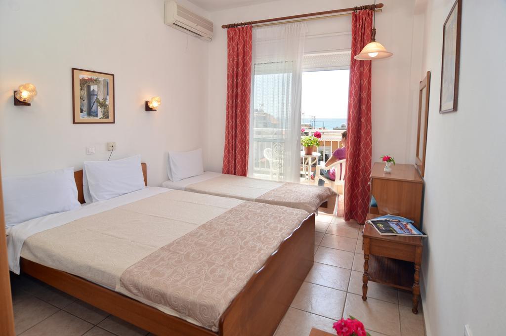 Hotel Triada يميناريا الغرفة الصورة