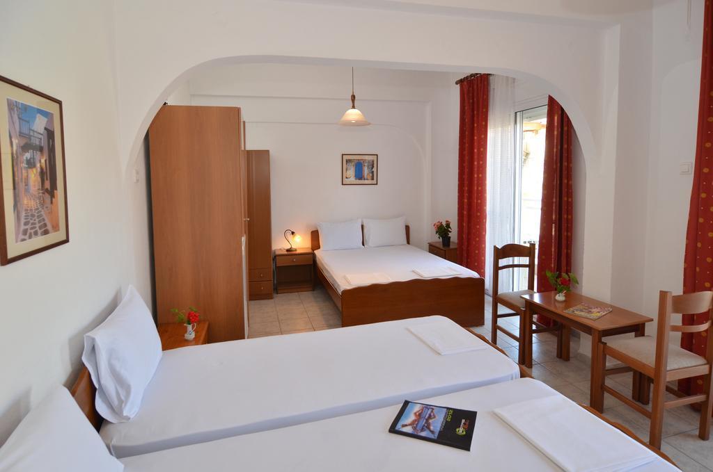 Hotel Triada يميناريا الغرفة الصورة
