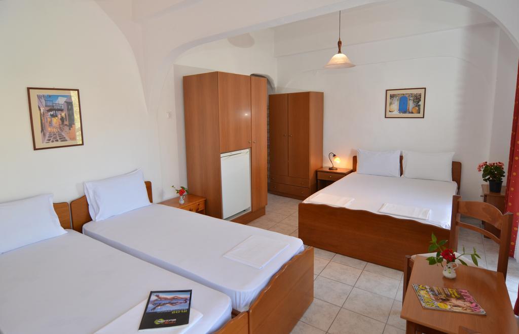 Hotel Triada يميناريا الغرفة الصورة