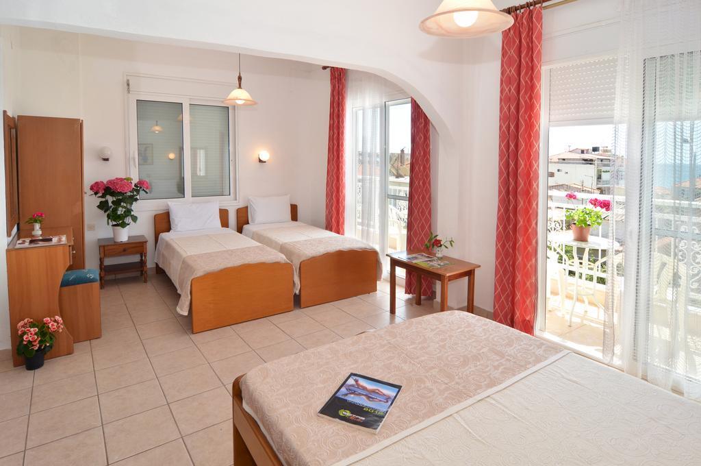 Hotel Triada يميناريا الغرفة الصورة